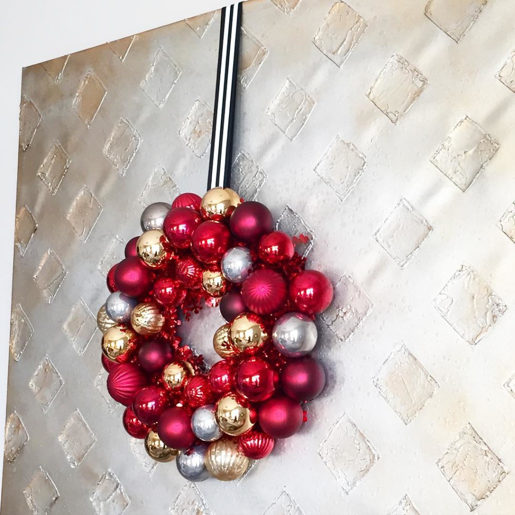 I lost count of how many wreaths I have to put out this year. Warning: there might be a FEW! #justsayin #happyholidayhometour #stripes #12daysofchristmasbloggertour #christmasdecor #icantwaittodecorate #wreath #gold #glamdecor