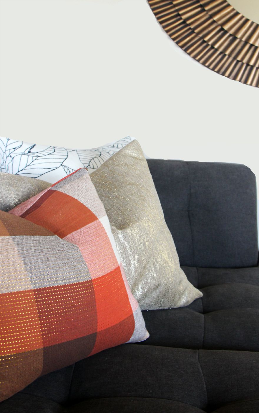 DIY fall throw pillows with cloth napkins - fall table linens Fall decorating gray couch This is our Bliss