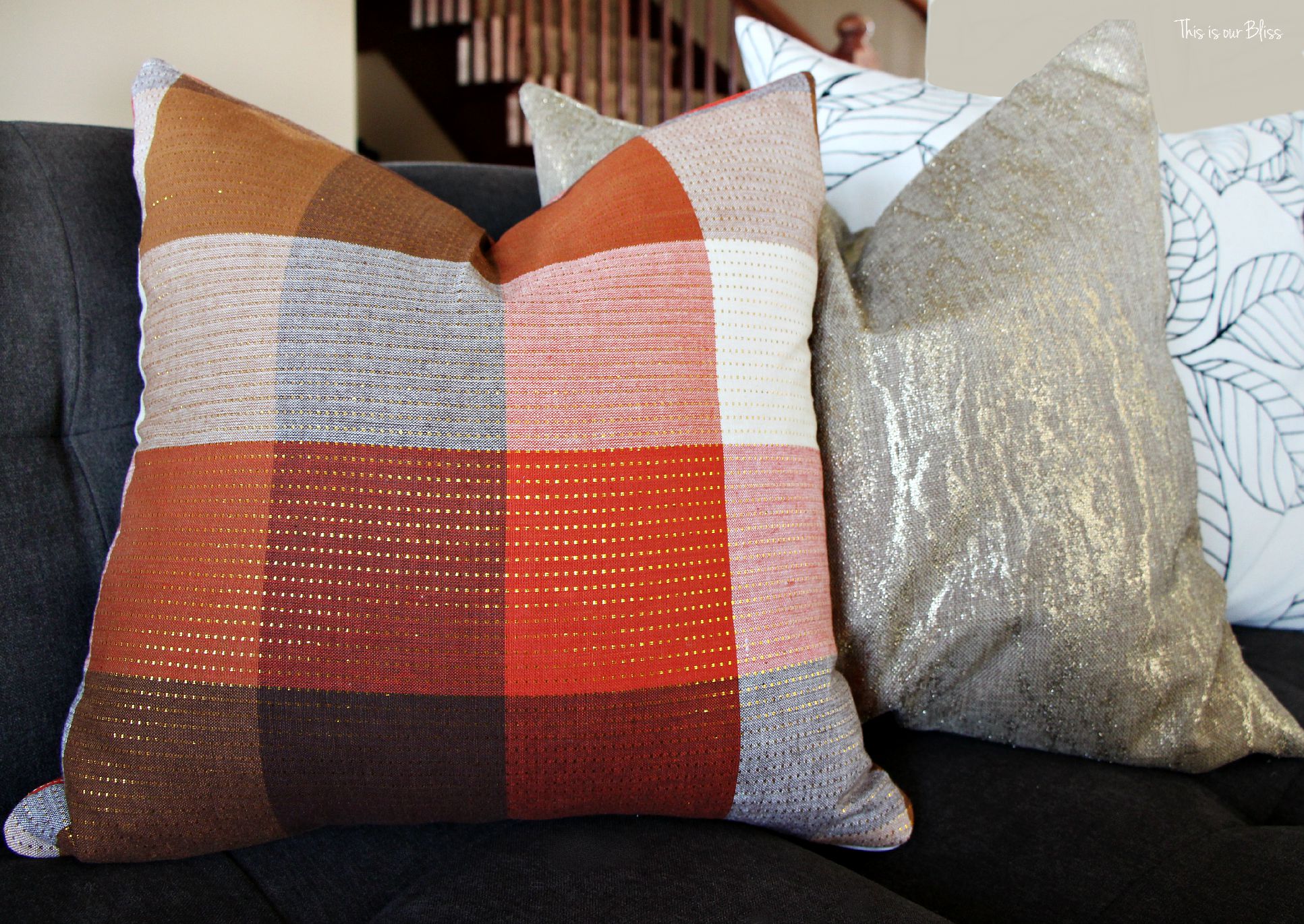 DIY fall throw pillows with cloth napkins - fall table linens Fall decorating This is our Bliss