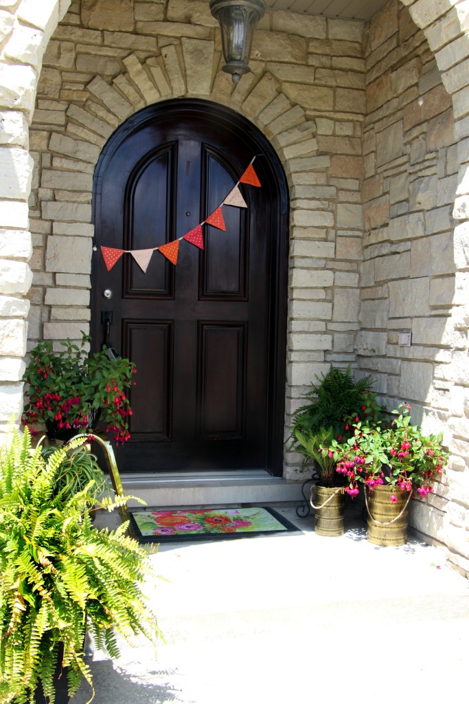 Summer Home Tour | Summer styled front porch | Eclectic summer home tour | This is our Bliss | www.thisisourbliss.com