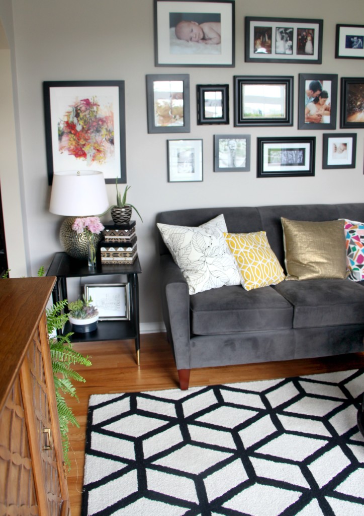 Summer Home tour | summer styled living room | gallery wall and bold pattern | Eclectic summer home tour | This is our Bliss | www.thisisourbliss.com
