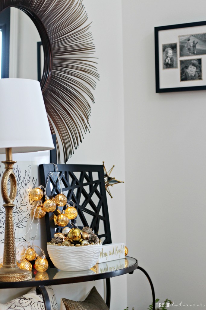This is our Bliss: A Merry and Metallic Christmas Home | The Living Room & Entryway | 12 Days of Holiday Homes Tour || www.thisisourbliss.com