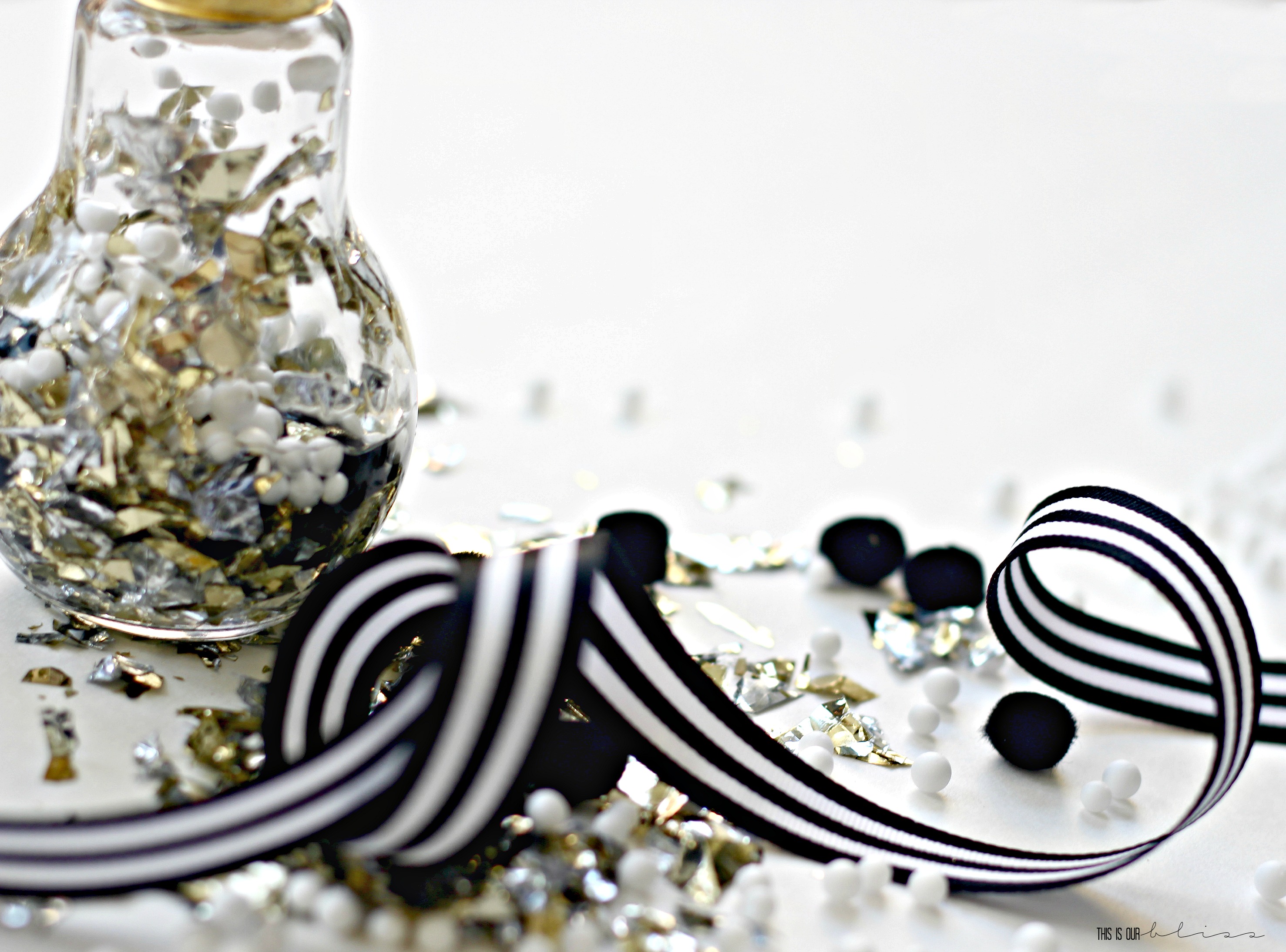 Eclectic Ornaments of Christmas Hop | DIY Foil Confetti & Pom Pom Filled Ornament | This is our Bliss | www.thisisourbliss.com