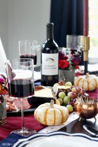 Navy Blue and Burgundy Thanksgiving Tablescape plus my go-to wine and appetizer pairings #Thanksgiving #ThanksgivingTable