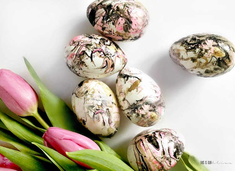 DIY Spring Inspiration - How to DIY Marble Easter Eggs with gold, black & pink - This is our Bliss