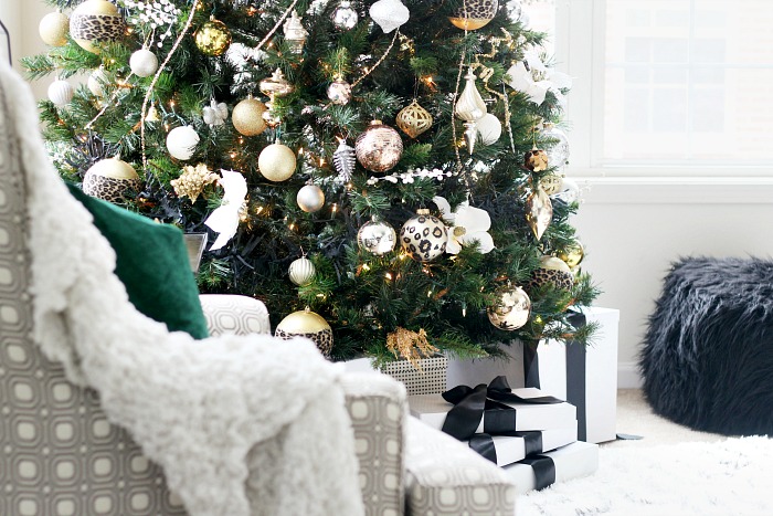 Metallic with black and white for Christmas - simple and elegant Christmas living room - This is our Bliss