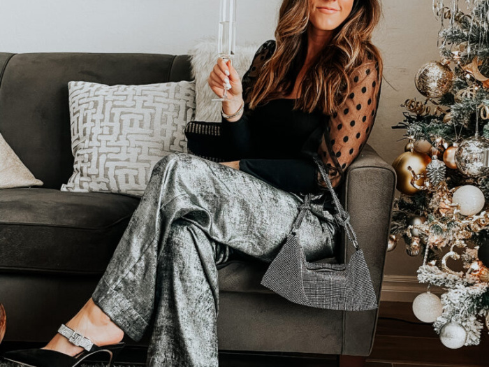 22 Outfit Ideas for Thanksgiving Weekend — bows & sequins