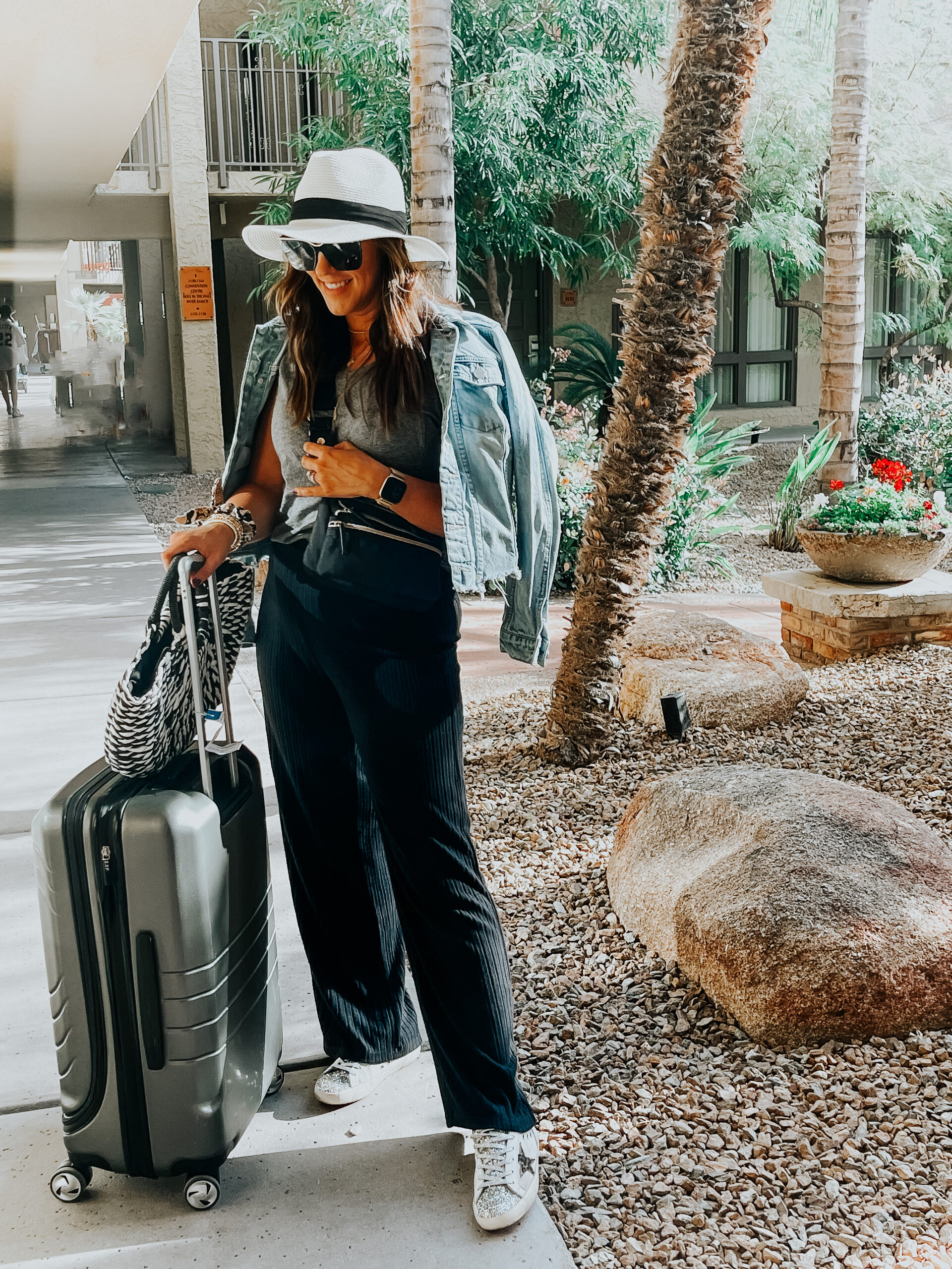 pretty travel outfit