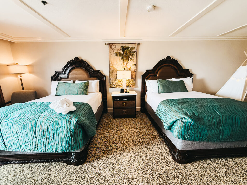 partial ocean view family suite at Pacific Terrace Hotel - This is our Bliss - family vacation to San Diego #pacificbeach